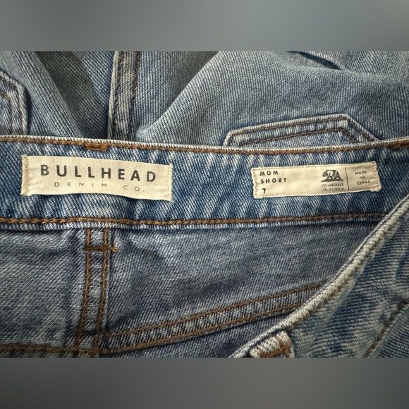 Bullhead Denim Mom Shorts Light Wash Juniors Size 7 - Picture 6 of 9